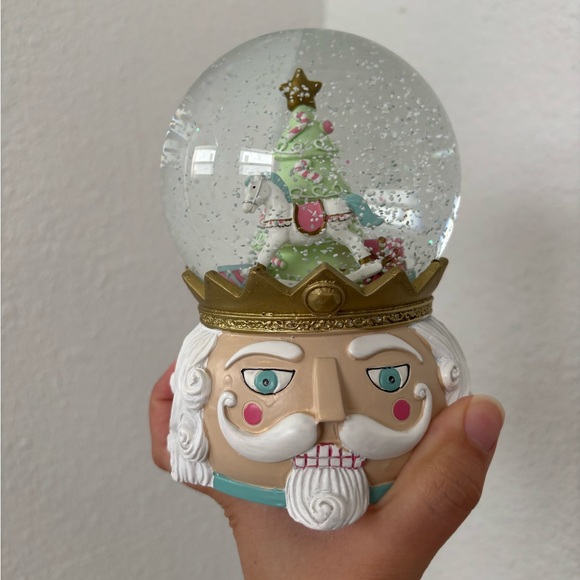 Nutcracker Snowglobe❄️ - Picture 3 of 4